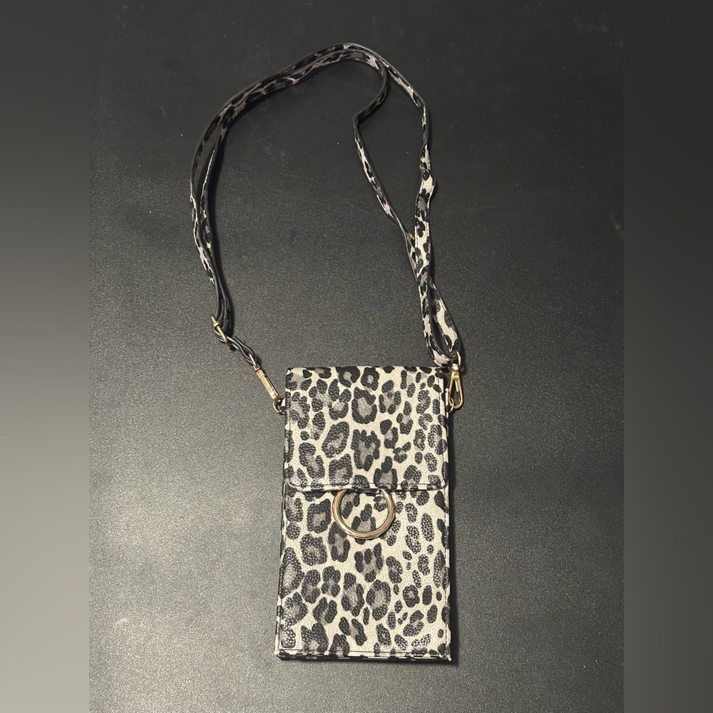 Jen & Co. Ayla Touch Sensitive Cell Phone Crossbody - Cheetah/Grey